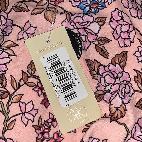 BRAND NEW ONE PIECE - Picture 5 of 6